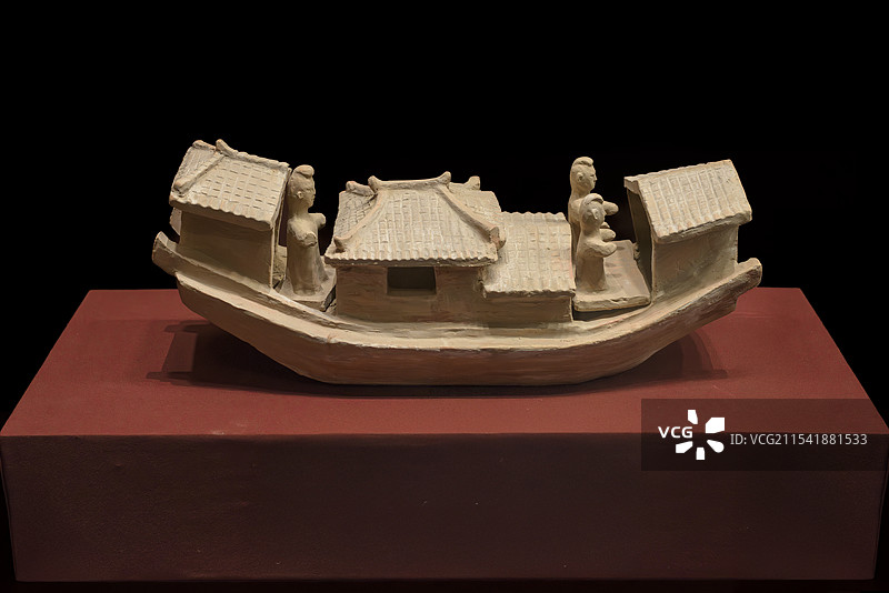广东德庆县东汉墓出土文物东汉陶船模图片素材