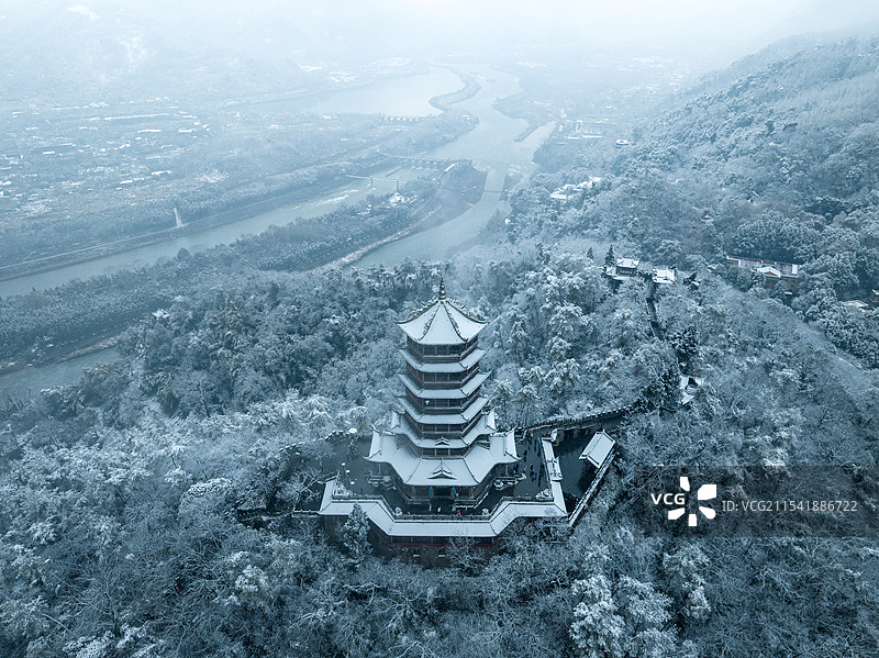 下雪的都江堰，玉垒阁图片素材