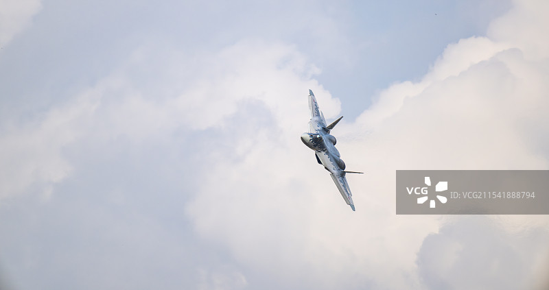 2024年珠海航展，苏57翱翔蓝天。图片素材