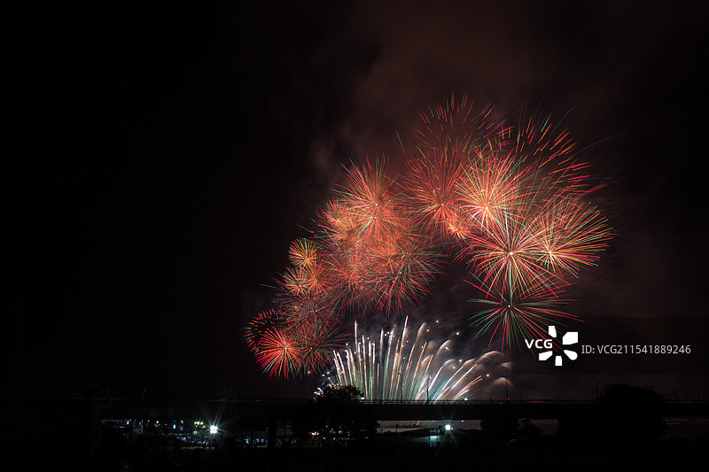 烟花绽放图片素材