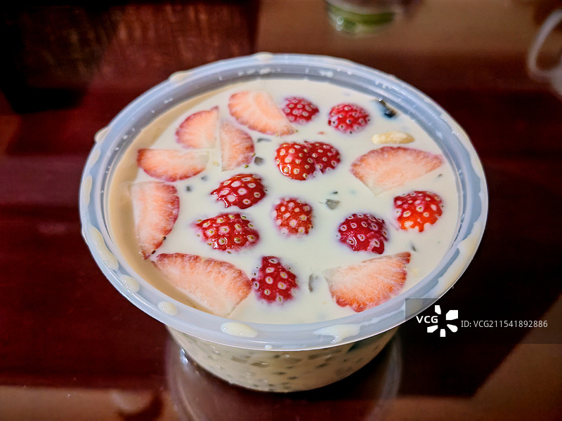 粤式糖水 草莓烧仙草图片素材