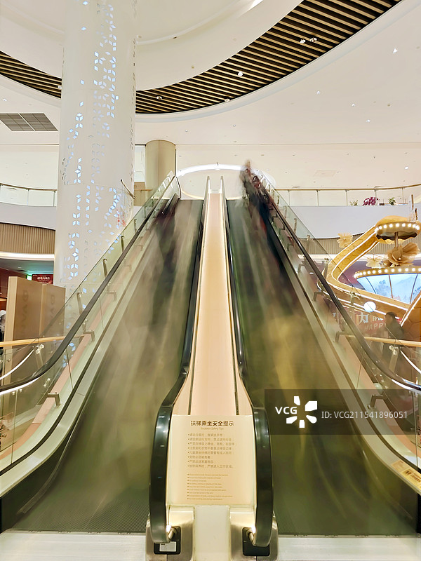 龙岩万宝广场超级内购会人潮涌动图片素材