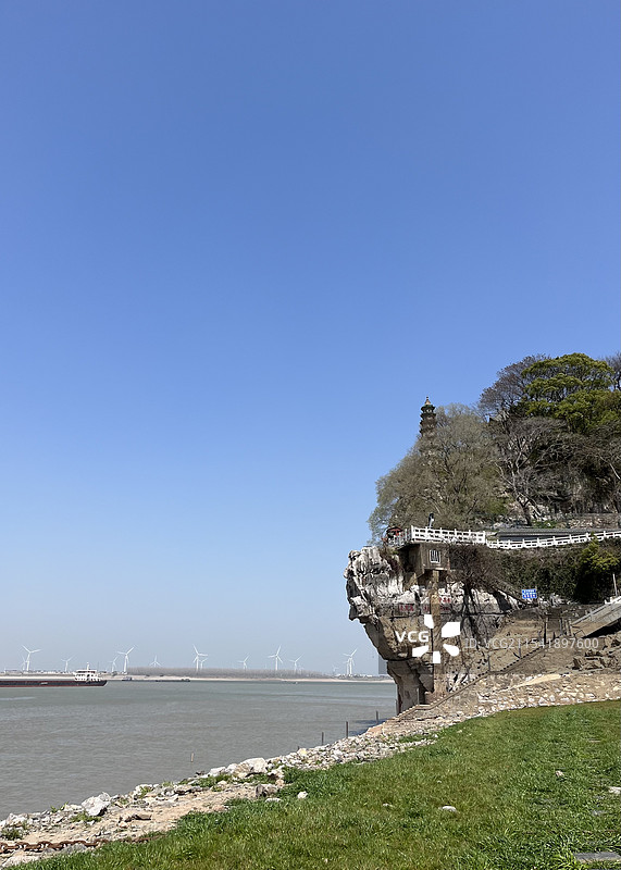 江西鄱阳湖畔石钟山（苏轼《石钟山记》）图片素材