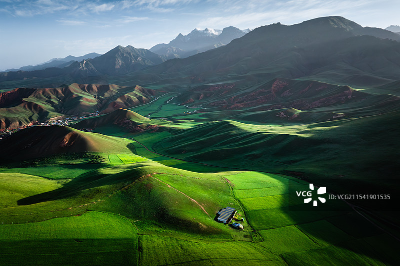 青海海北祁连县卓尔山风景区航拍风光图片素材