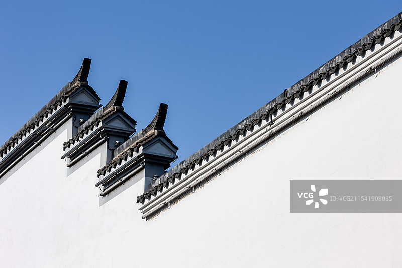 常德河街仿古小镇上中式建筑的白墙黛瓦图片素材