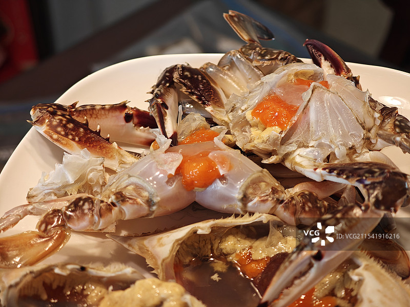 梭子蟹 肥美的梭子蟹切成块 生的蟹黄 母蟹的性腺 舟山渔场海产品 高嘌呤饮食 尿酸胆固醇升高图片素材