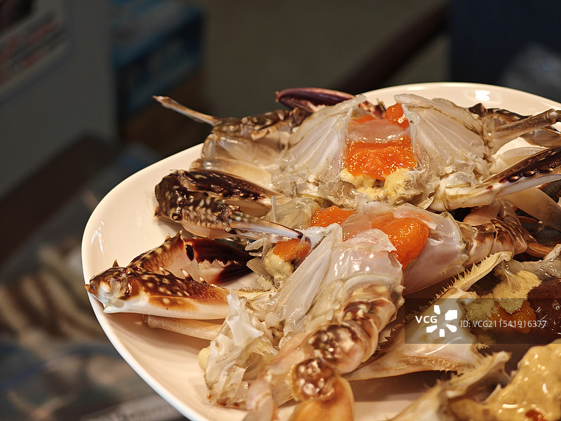 梭子蟹 肥美的梭子蟹切成块 生的蟹黄 母蟹的性腺 舟山渔场海产品 高嘌呤饮食 尿酸胆固醇升高图片素材