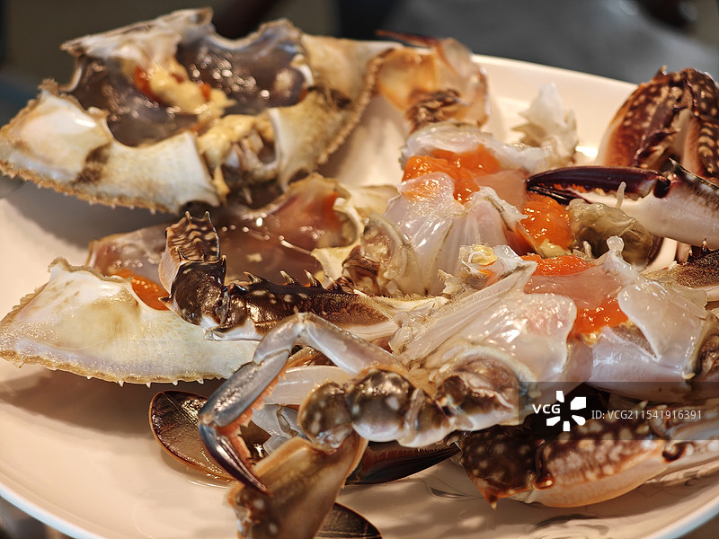 梭子蟹 肥美的梭子蟹切成块 生的蟹黄 母蟹的性腺 舟山渔场海产品 高嘌呤饮食 尿酸胆固醇升高图片素材