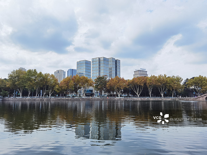 秋天月湖图片素材