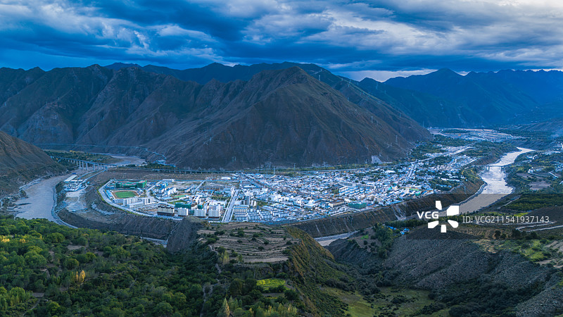 西藏山南加查县城图片素材