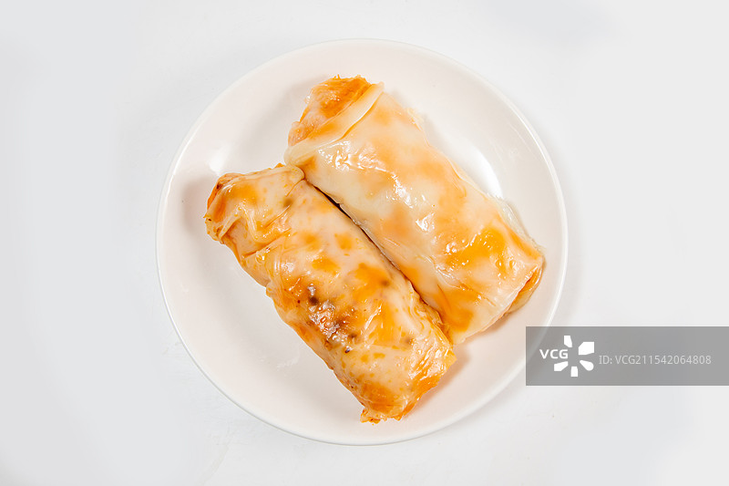 白色背景上的安徽萧县特色小吃卷凉皮图片素材