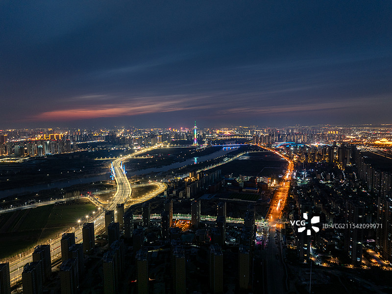 周口东新区沙颍河三川明珠塔七一路大桥城市居住区夜景图片素材