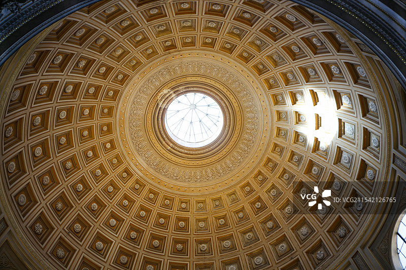 梵蒂冈博物馆华丽的穹顶图片素材
