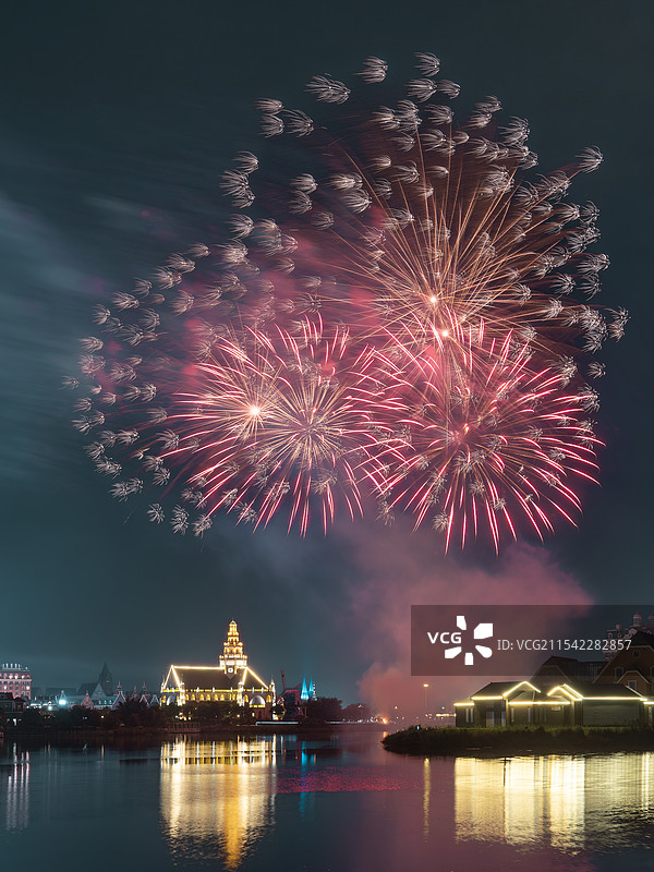 盐城大丰荷兰花海烟花慢门图片素材