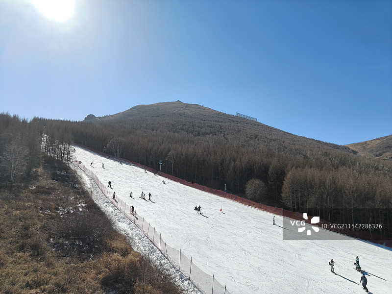 崇礼太舞小镇雪场滑雪图片素材