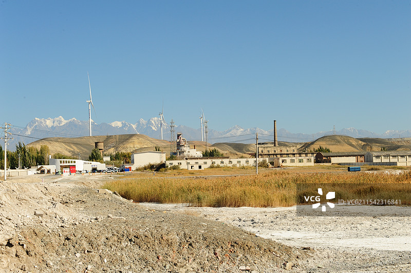 新疆盐湖周边生态环境图片素材