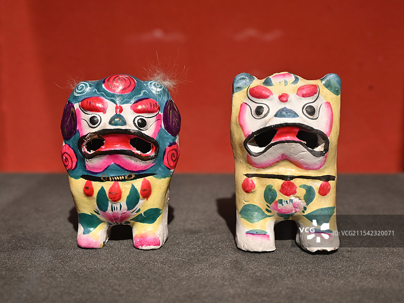 高密泥塑叫狮叫虎图片素材
