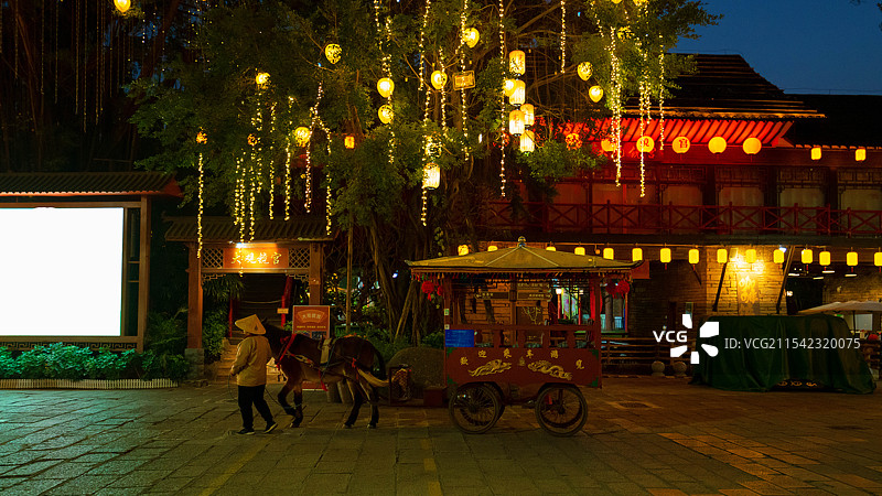 中国广东省深圳市南山区，锦绣中华民俗村，大唐盛世繁华夜景，古镇夜景之美！图片素材