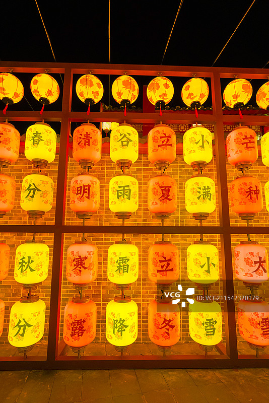 中国广东省深圳市南山区，锦绣中华民俗村，大唐盛世繁华夜景，古镇夜景之美！图片素材