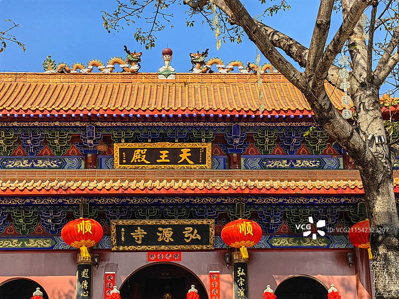 弘源寺深圳，弘源寺，依山三级而建。拾阶而上，过皆大欢喜殿、天山殿、大雄宝殿。人少而安静。图片素材