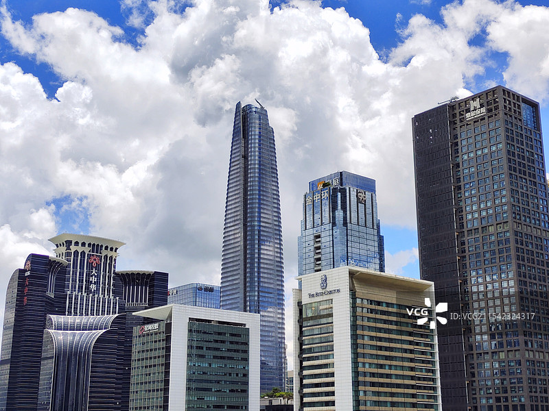 白云下的建筑群图片素材