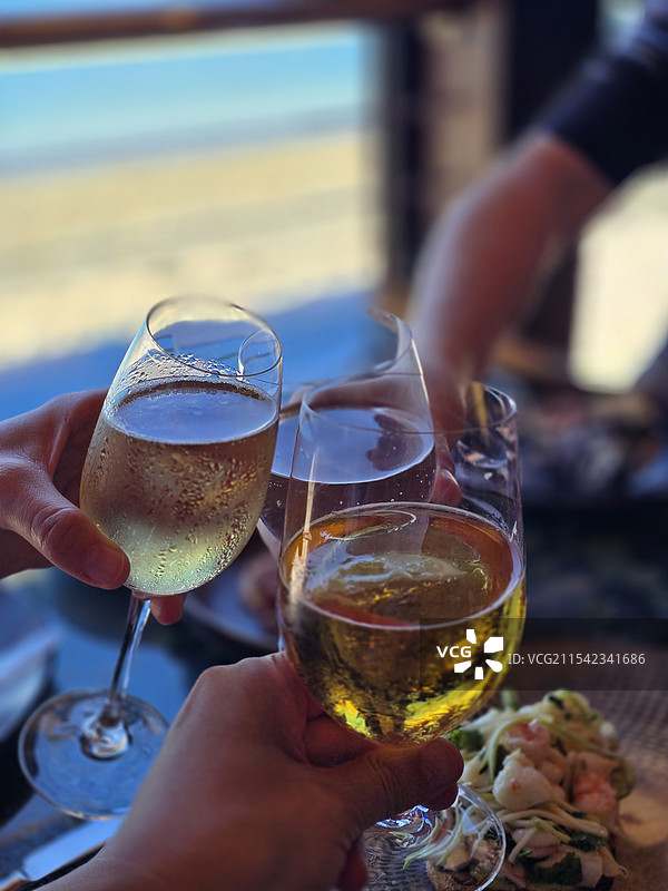 葡萄酒杯干杯图片素材