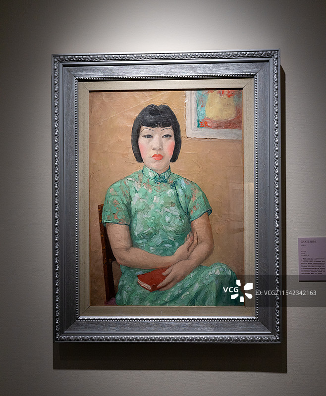 安徽博物院藏潘玉良布面油彩《艺术家肖像》图片素材