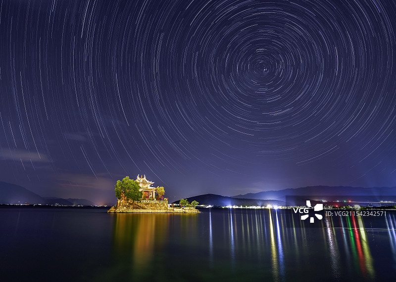 大理洱海小普陀星空图片素材