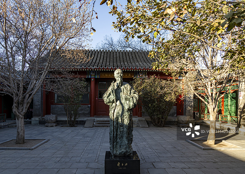 北京齐白石旧居纪念馆齐白石雕像图片素材