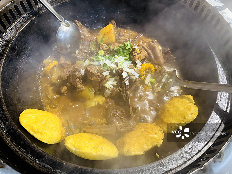 铁锅炖大鹅美食出锅图片素材