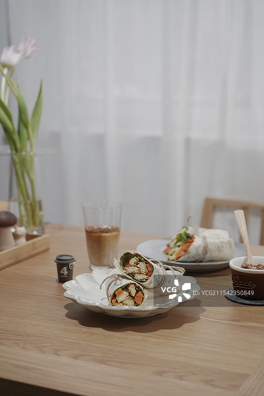 胡萝卜鸡柳卷饼早餐图片素材