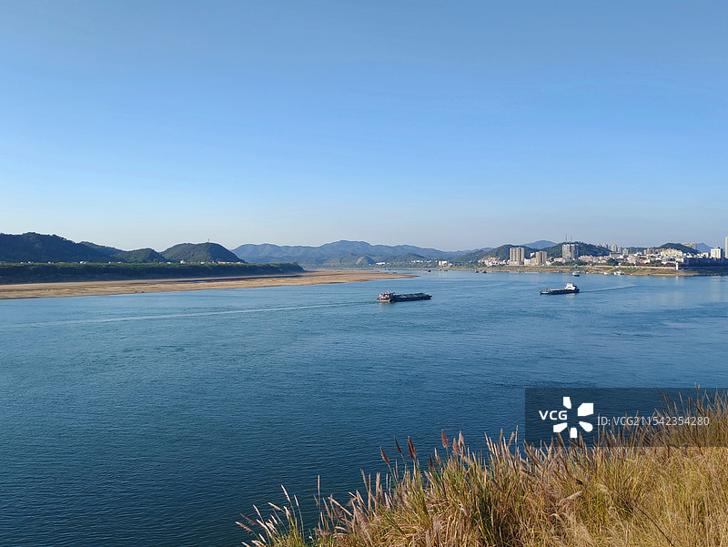蔚蓝的西江河道图片素材