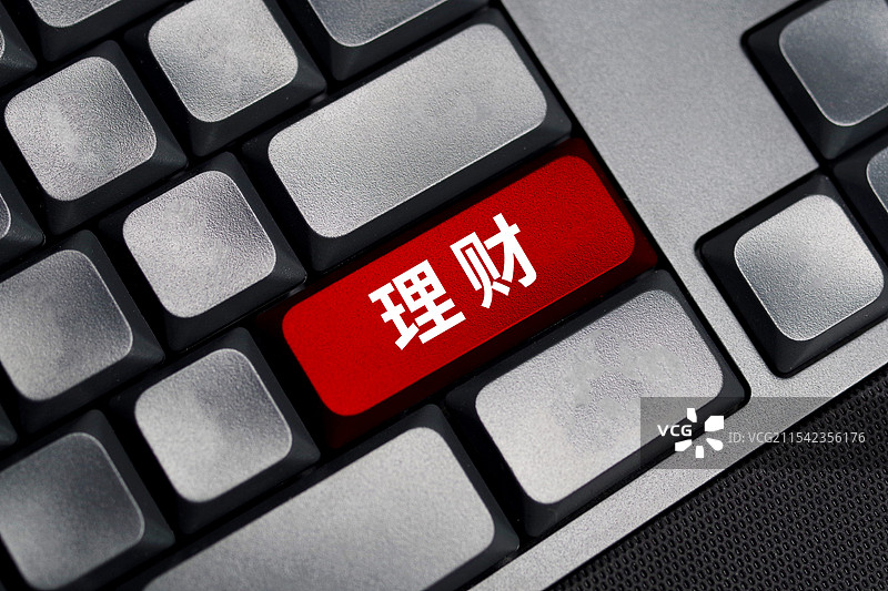 黑色键盘上的互联网概念图 理财图片素材