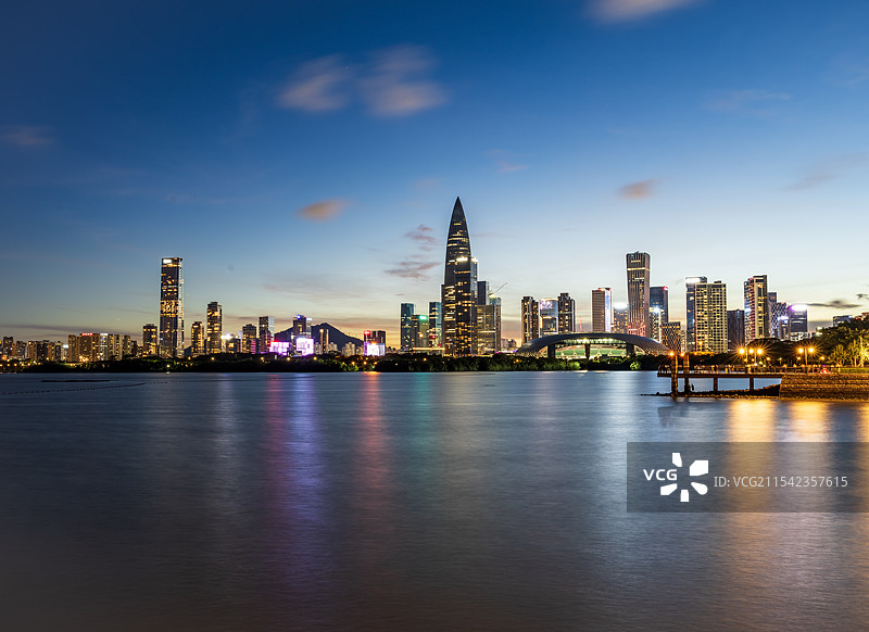 深圳湾后海城市天际线夜晚风光图片素材