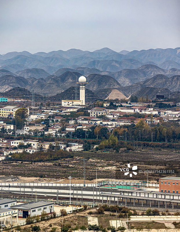 甘肃省兰州市皋兰县中川机场附近球型塔小型气象站山峦叠嶂背景航拍视角图片素材
