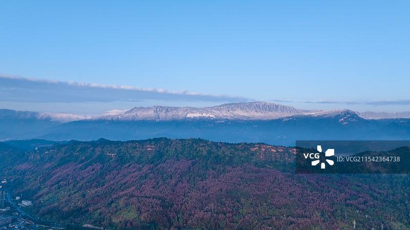 航拍四川雅安雨城区蒙顶山和金凤山图片素材