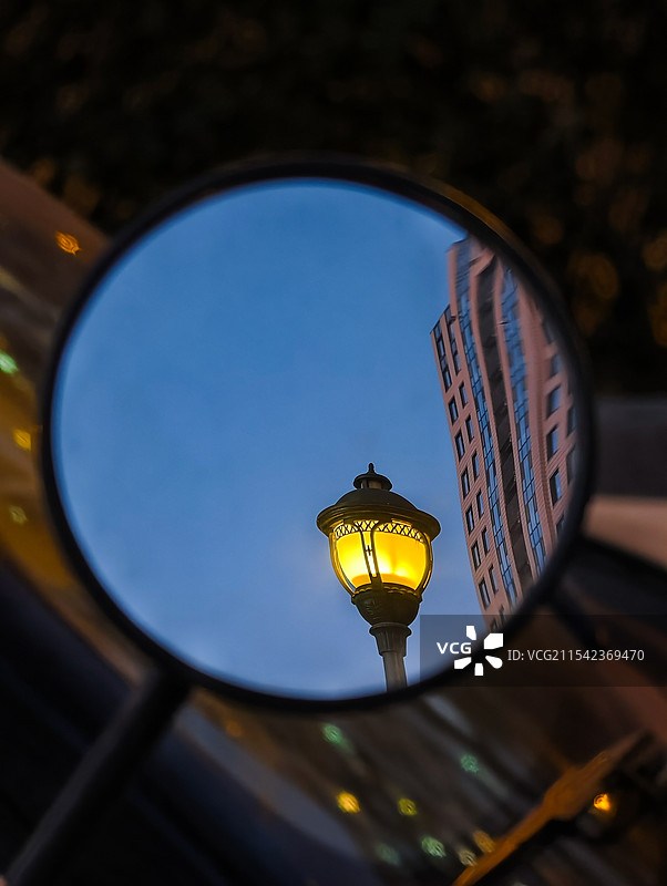 镜中温暖图片素材