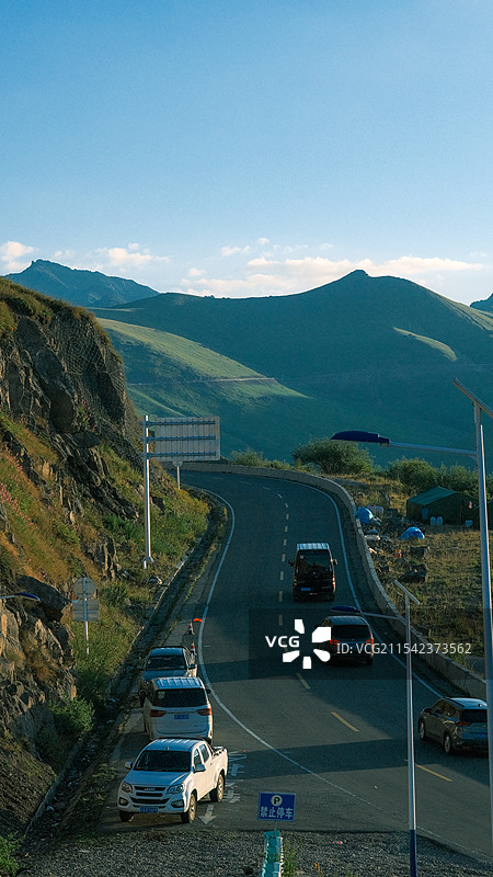 清晨的新疆独库公路图片素材
