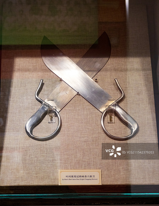 广东佛山祖庙叶问堂展览中的叶问使用过的咏春八斩刀图片素材