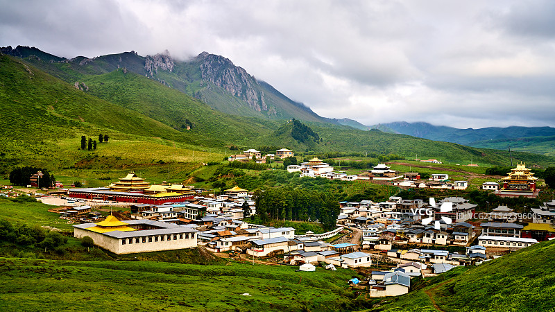 郎木寺镇格尔底寺全景图片素材