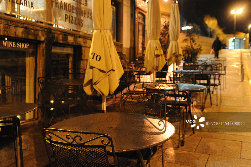 波尔图的雨中夜景图片素材