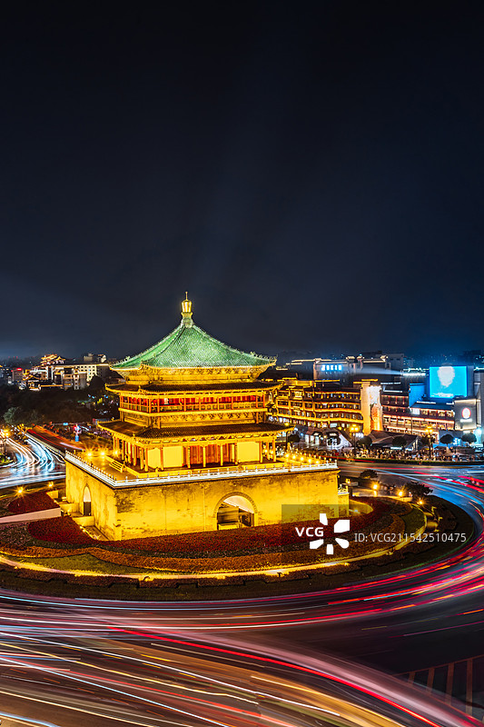 中国陕西西安钟楼高视角城市天际线风光夜景图片素材