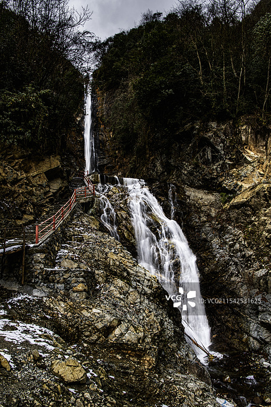 彭洲蟠龙谷瀑布图片素材