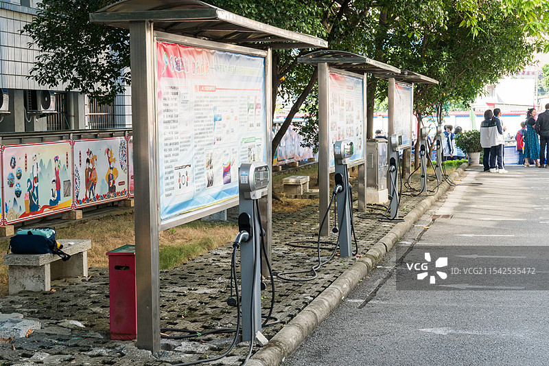 校园里的充电桩图片素材