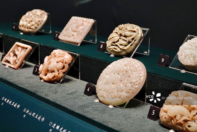 上海历史博物馆武汉博物馆馆藏玉器展玉嵌饰图片素材