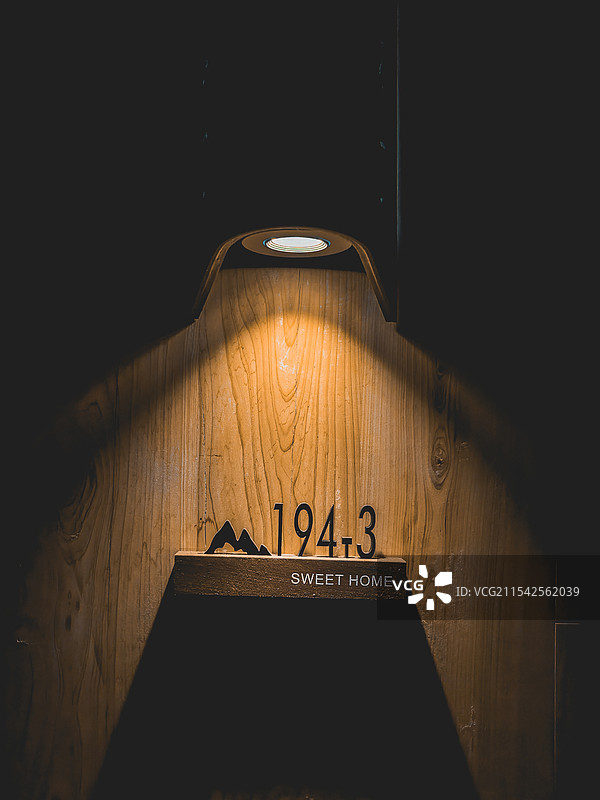 1943年的墙上装饰，透过光影诉说那些年的故事图片素材