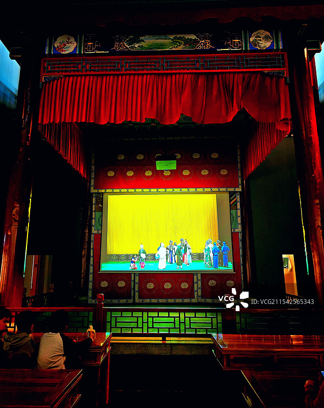 老北京的大戏院是北京的传统民俗之一，在首都博物馆的五楼就有一个大戏院，在这里可以欣赏到传统的戏曲节目图片素材