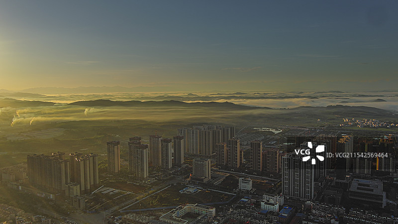 云雾缭绕鹿寨县位于广西中部，是广西工业重镇柳州市的东大门，素有桂中宝地之称。图片素材