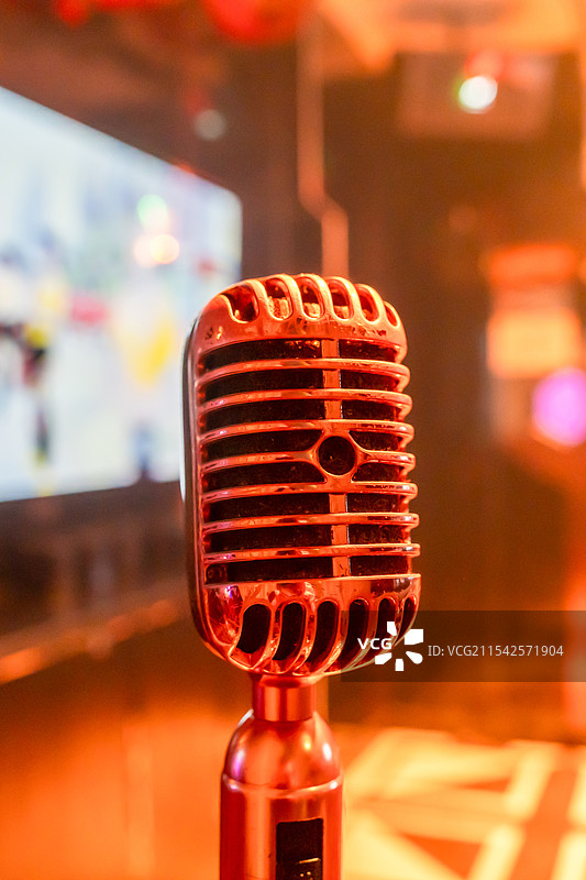 夜总会KTV包房里的麦克风图片素材