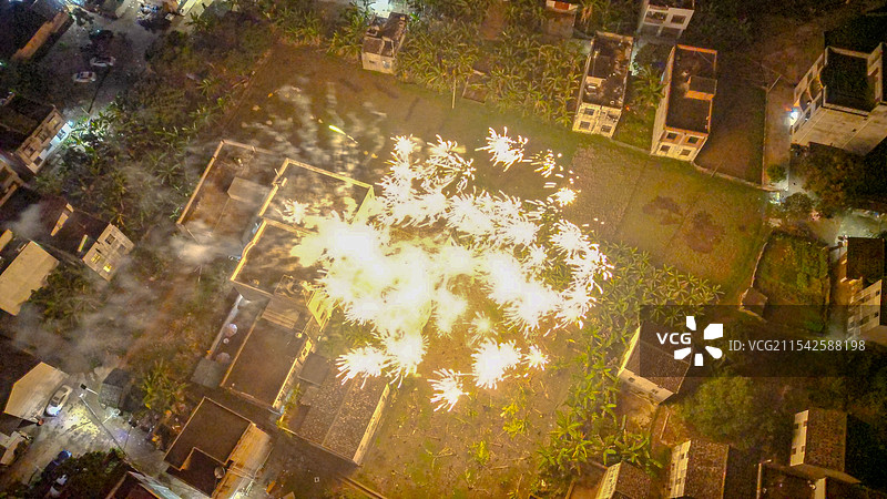 广西省博白县菱角镇跨年烟花航拍图片素材